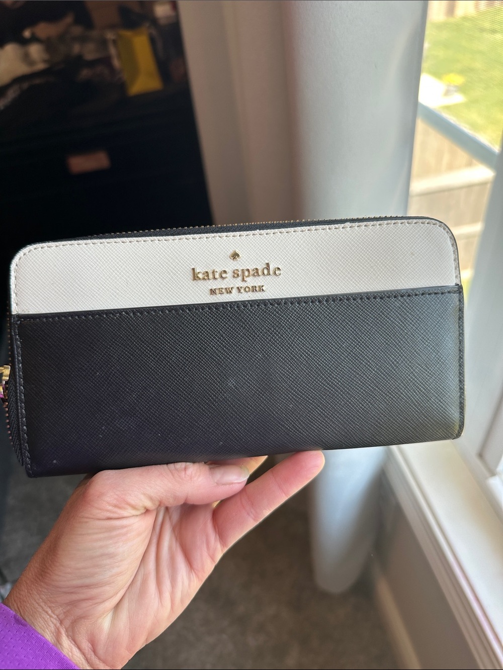 kate spade Two-Tone Zip Around Wallet in Black and White